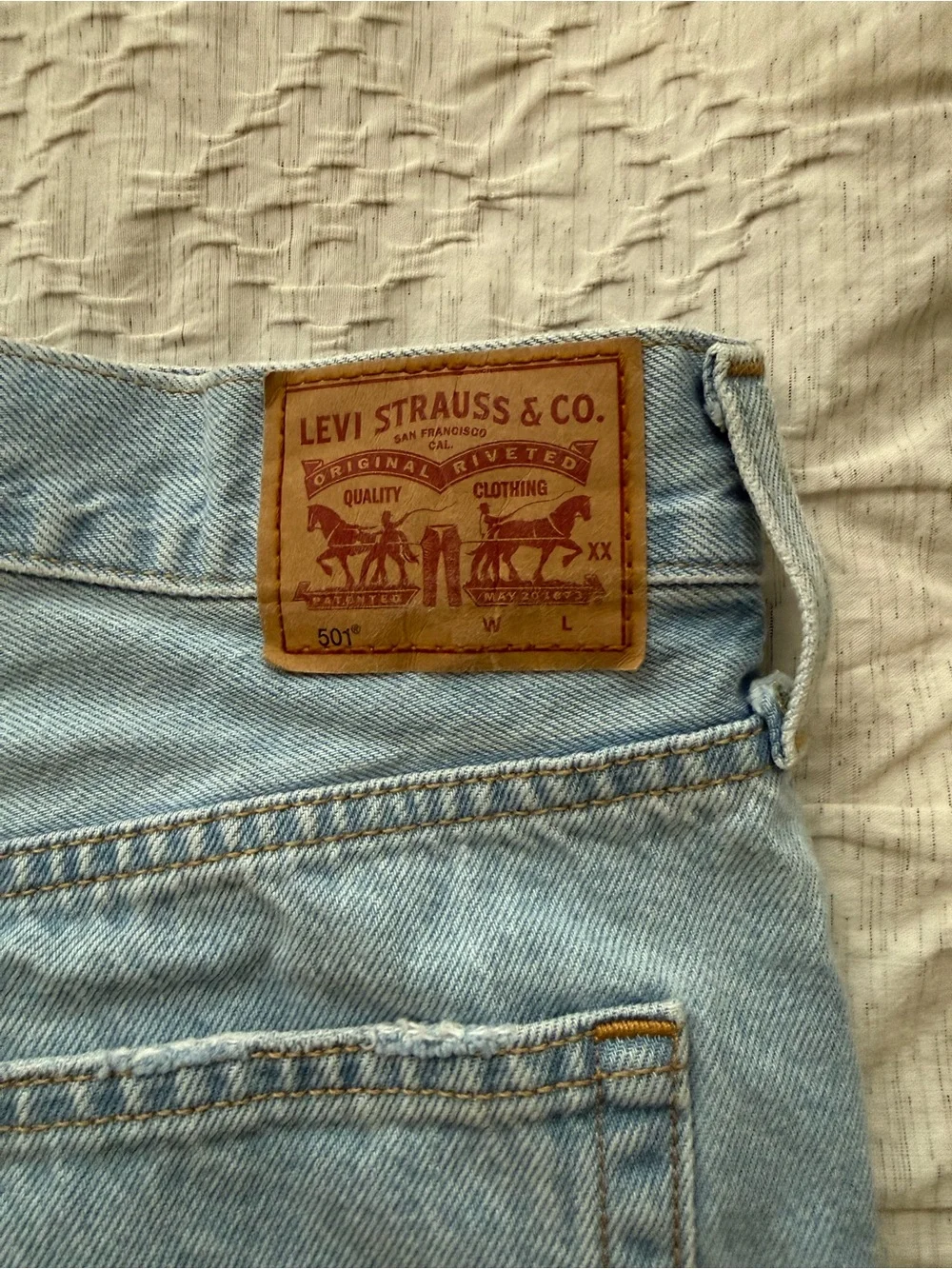 Levi's 501 Light Wash Denim Cutoff Shorts Women’s - Picture 3 of 6
